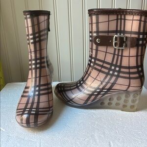 Sanming Mei perforated wedge heel pattern print ZipUp Rain Bootie Boot size37(6)